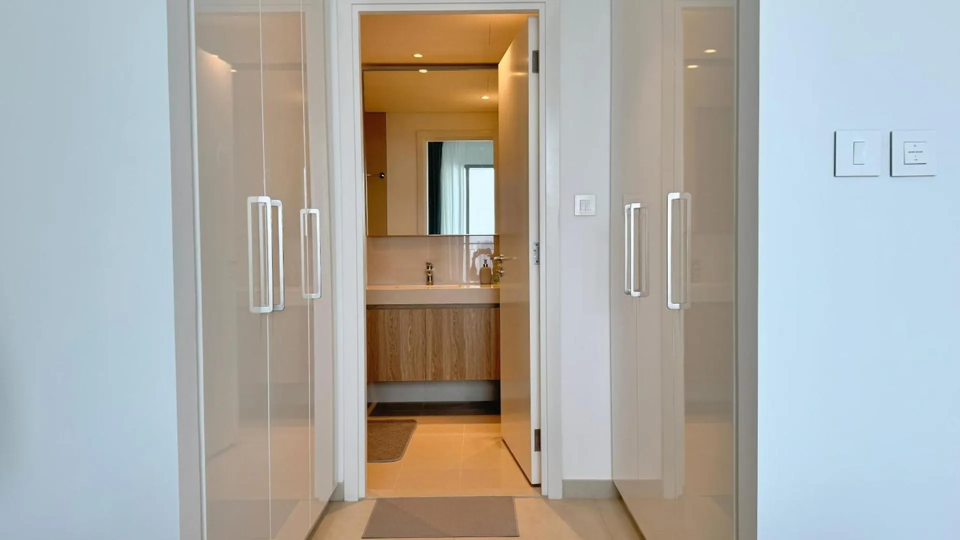 Dvr 4 Bedroom Apartment Available In Downtown View 2 Dubaj Spojené arabské emiráty